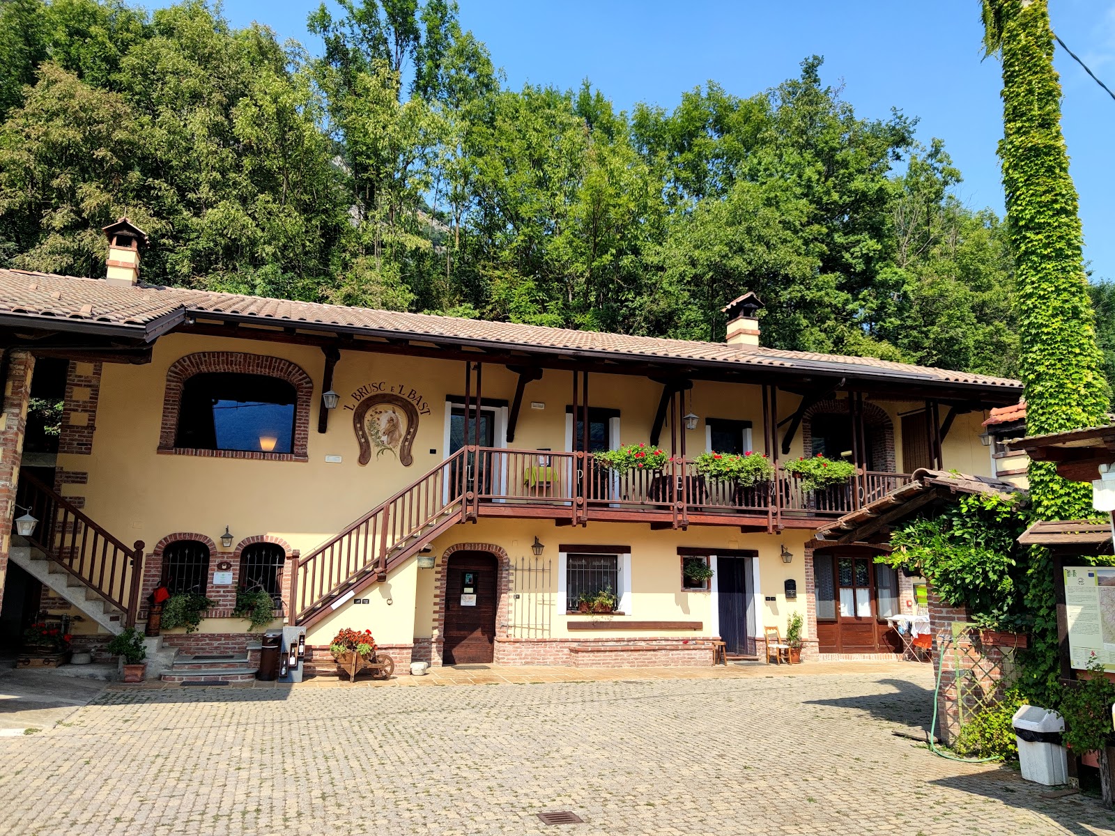 Foto di Agriturismo 'L Perol Azienda agricola 'L Brusc e 'L Bast