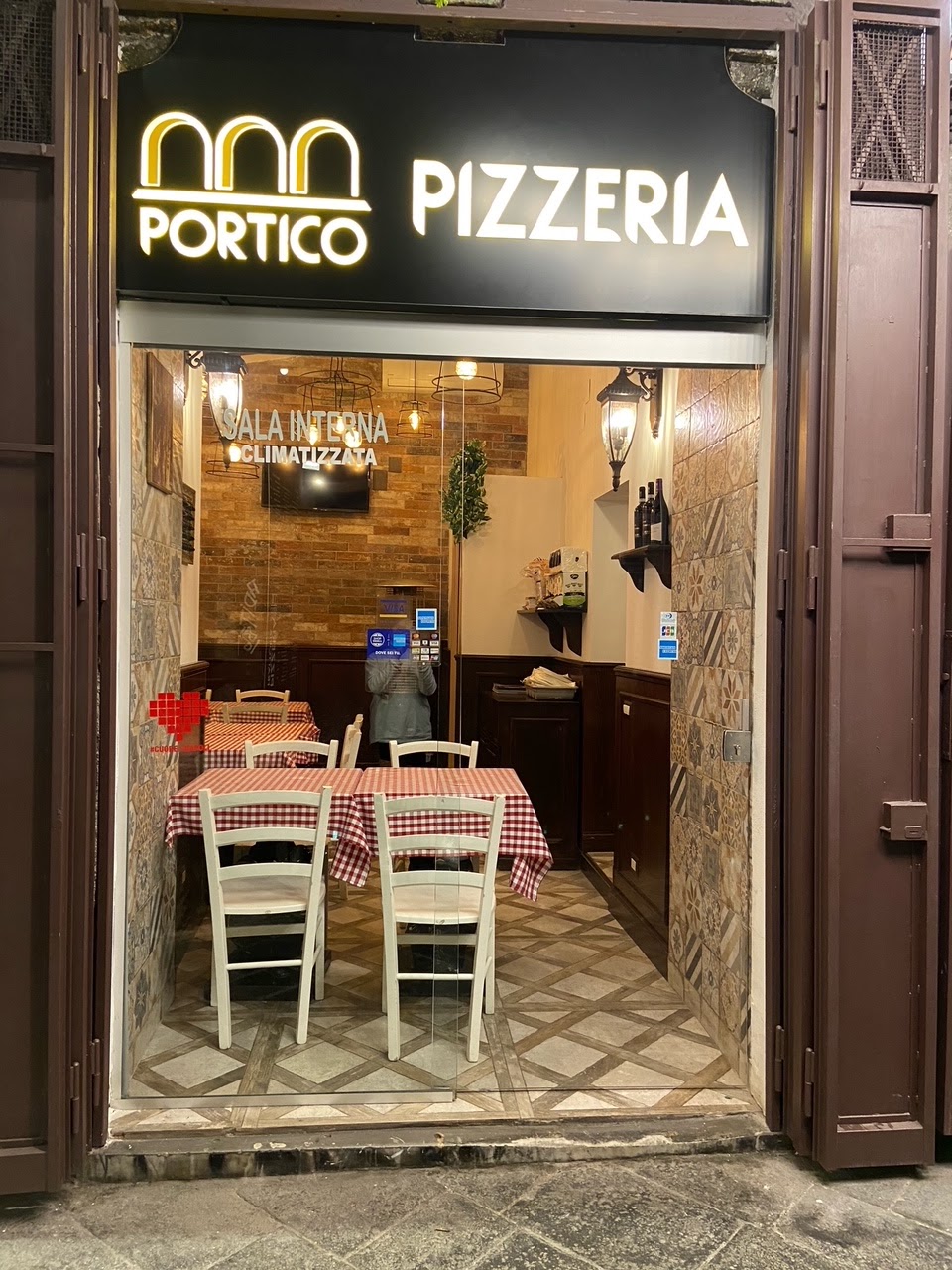 Foto di Portico Pizzeria e Trattoria Via Tribunali