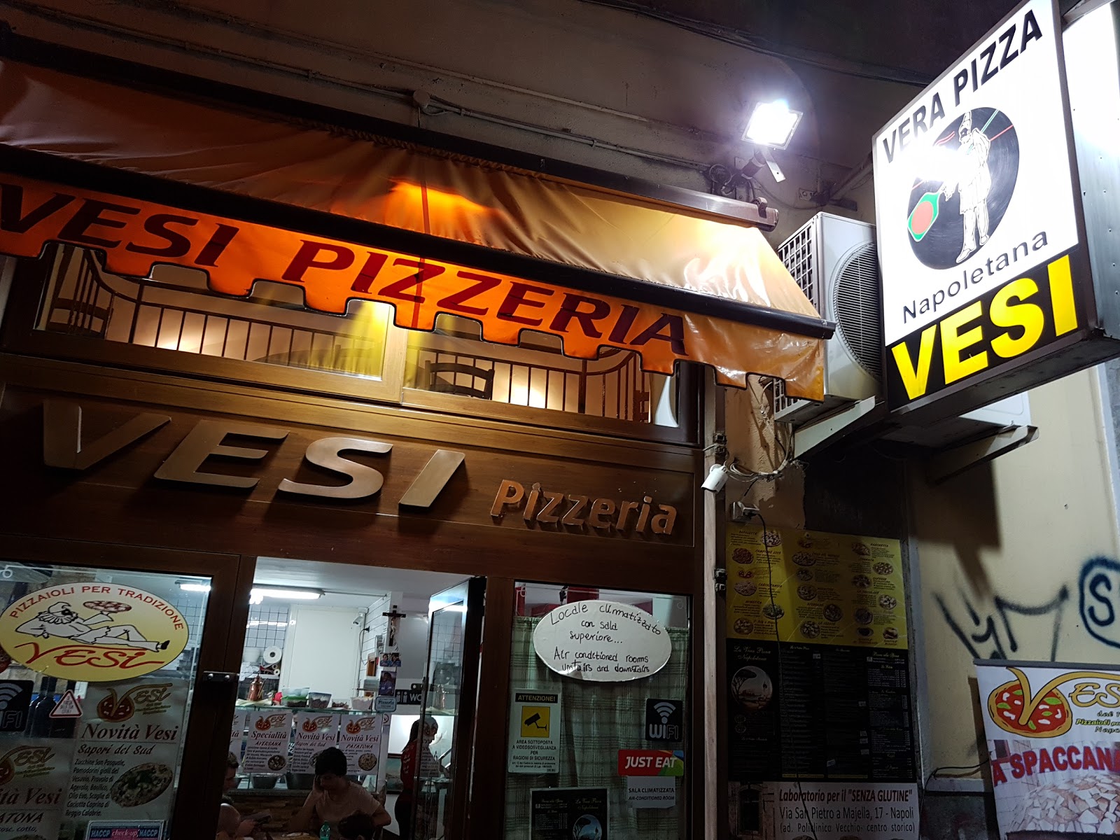 Foto di Pizzeria Vesi Napoli