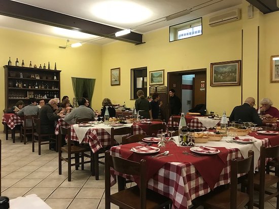 Foto di trattoria dell'amicizia, osteria, ristorante locale, tradizionale, cibo italiano.